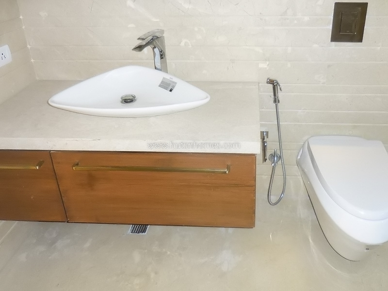 3 BHK Flat For Rent in Defence Colony