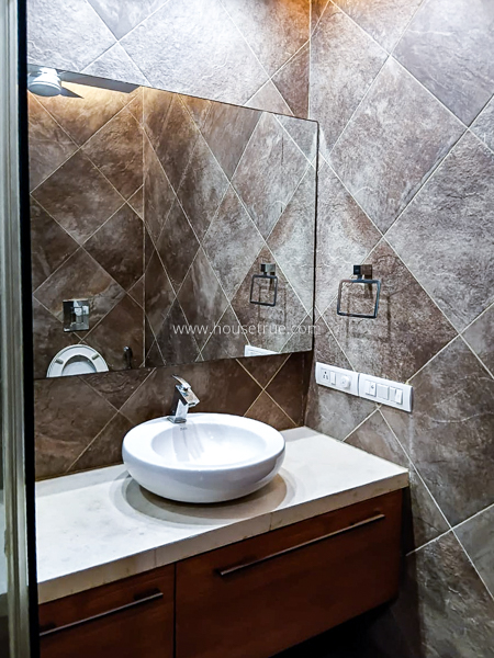 3 BHK Flat For Rent in Defence Colony