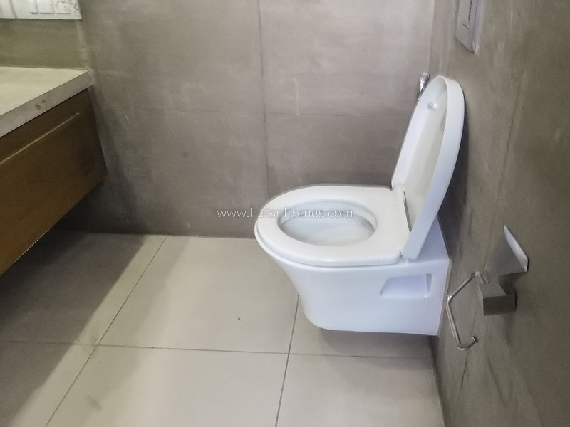 3 BHK Flat For Rent in Defence Colony