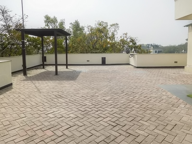 3 BHK Flat For Rent in Defence Colony