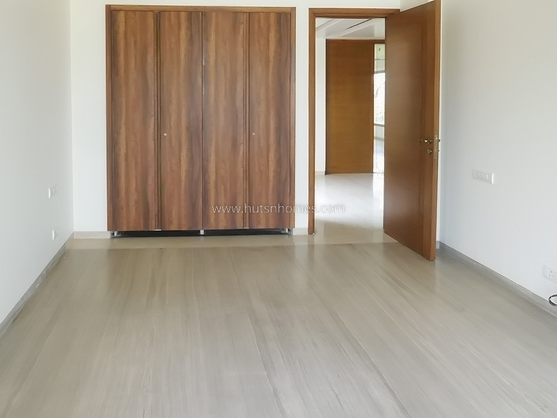 3 BHK Flat For Rent in Defence Colony