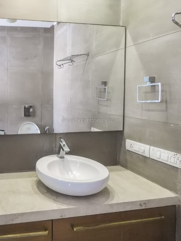 3 BHK Flat For Rent in Defence Colony