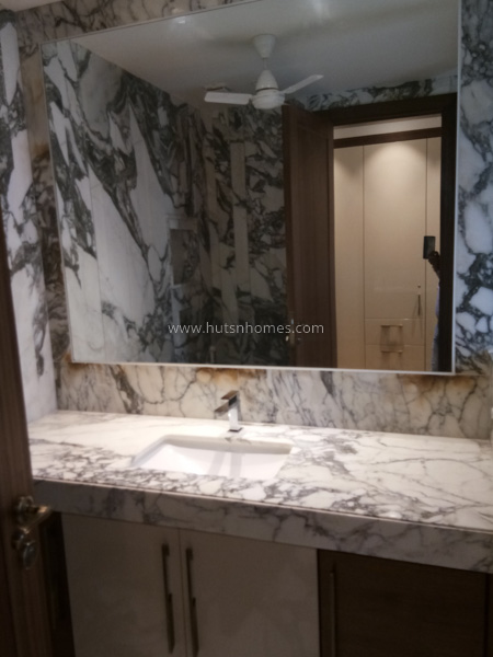 4 BHK Flat For Rent in West End Colony