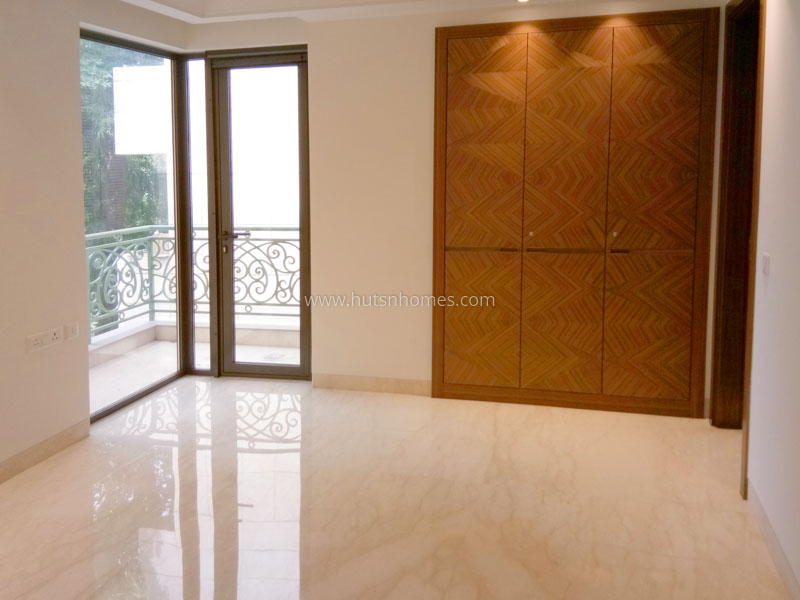 4 BHK Flat For Rent in West End Colony