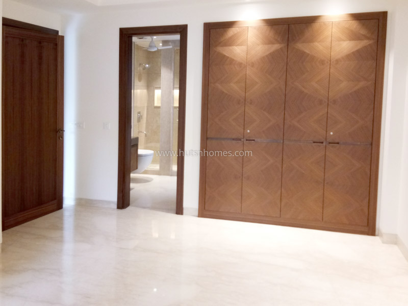 4 BHK Flat For Rent in West End Colony