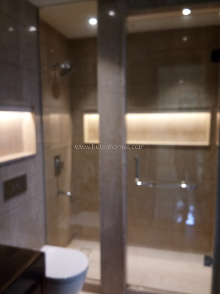 4 BHK Flat For Rent in West End Colony