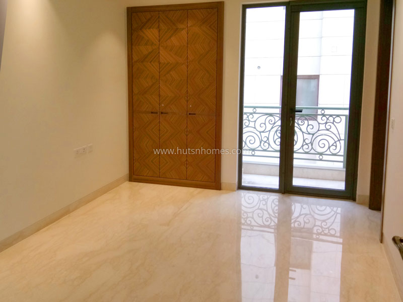 4 BHK Flat For Rent in West End Colony