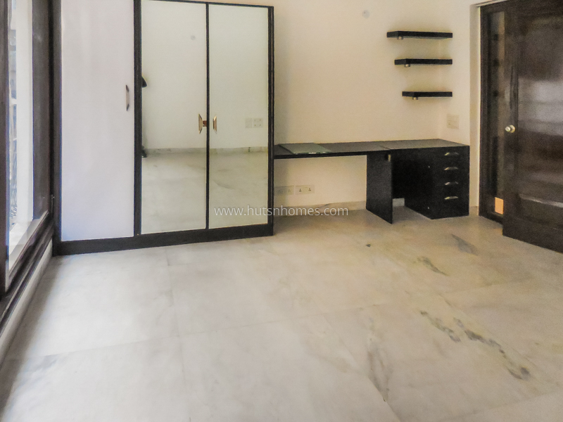 3 BHK Flat For Rent in Defence Colony