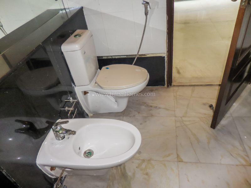3 BHK Flat For Rent in Defence Colony