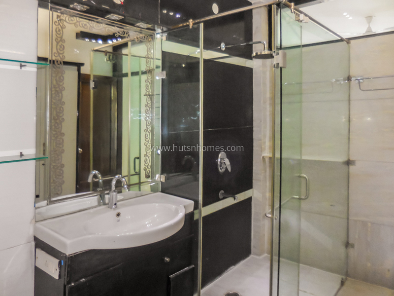 3 BHK Flat For Rent in Defence Colony