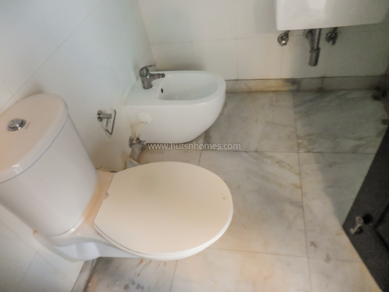 3 BHK Flat For Rent in Defence Colony