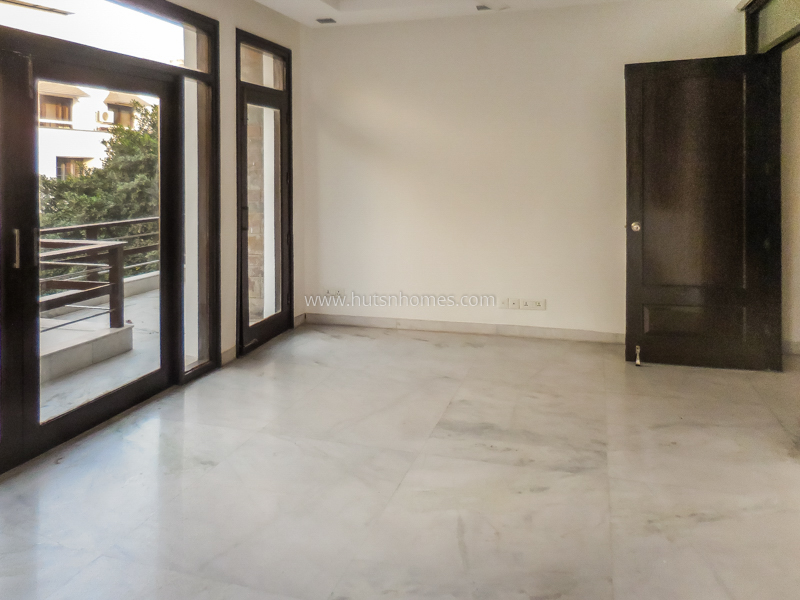 3 BHK Flat For Rent in Defence Colony