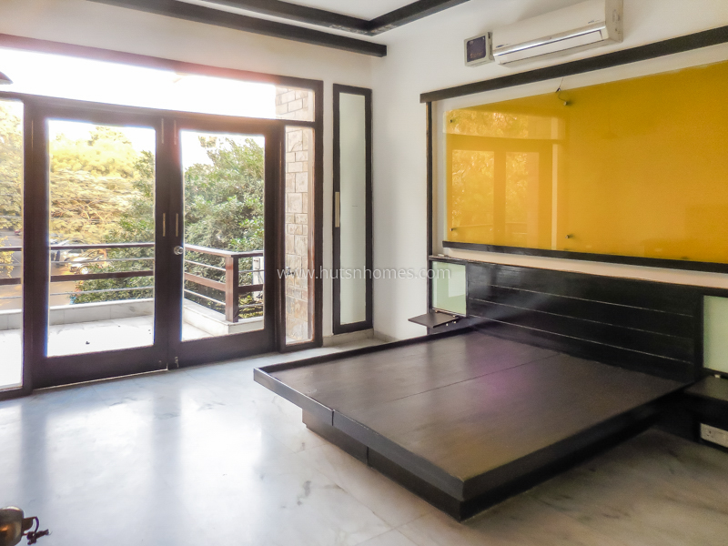 3 BHK Flat For Rent in Defence Colony