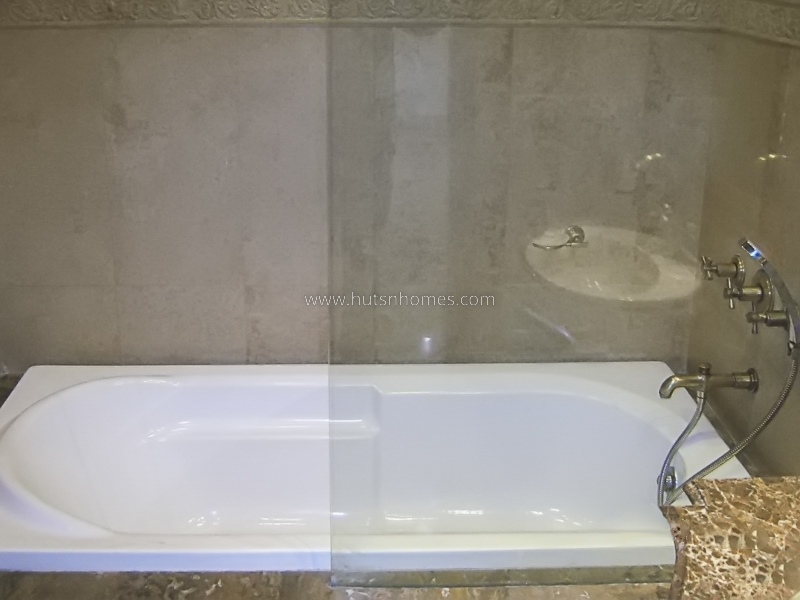 4 BHK Flat For Rent in Vasant Vihar