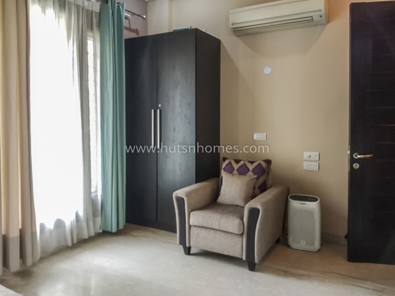 4 BHK Flat For Rent in Vasant Vihar