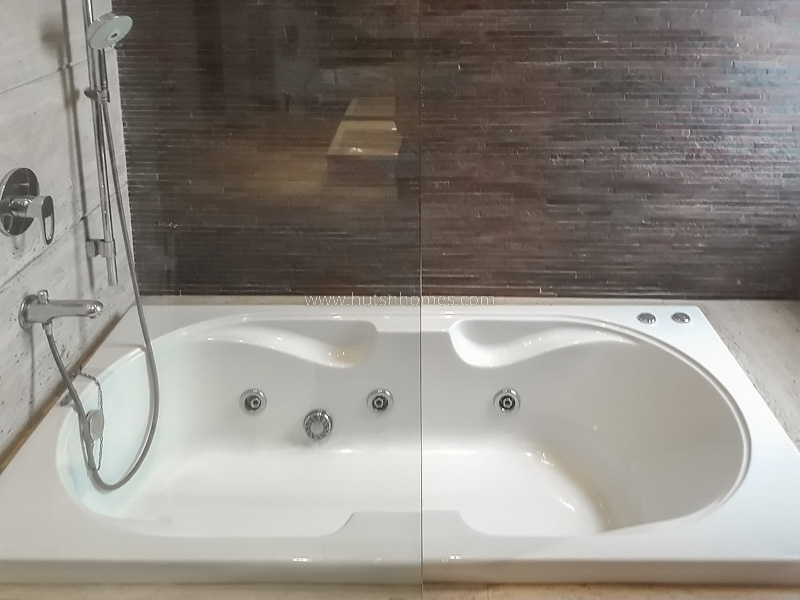 4 BHK Flat For Rent in Vasant Vihar