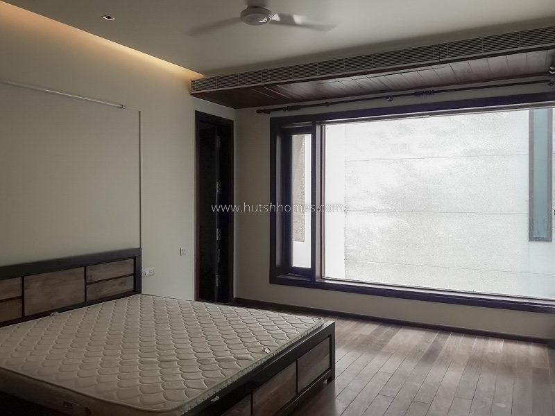 4 BHK Flat For Rent in Vasant Vihar