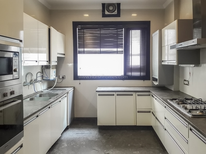 4 BHK Flat For Rent in Vasant Vihar