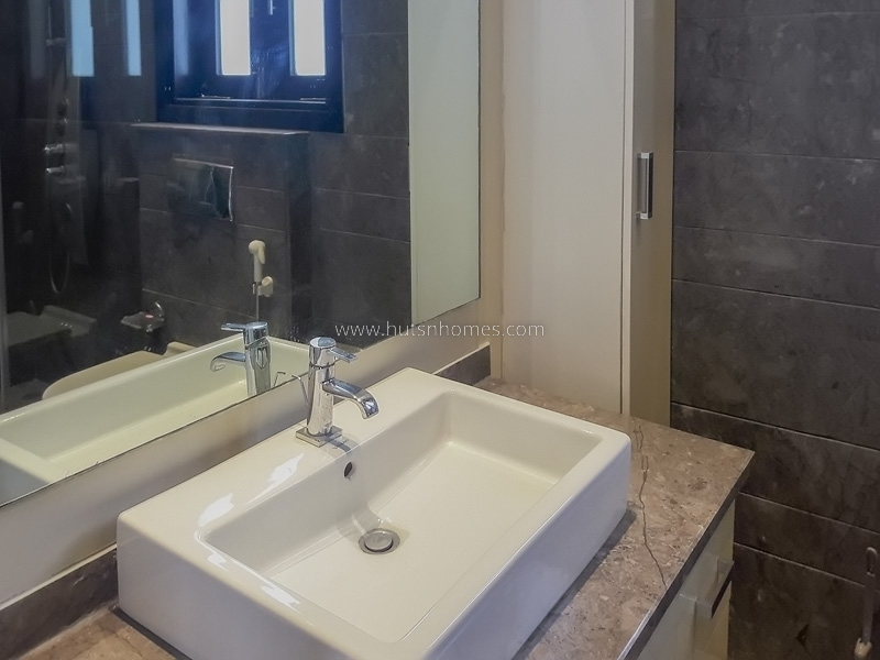 4 BHK Flat For Rent in Vasant Vihar