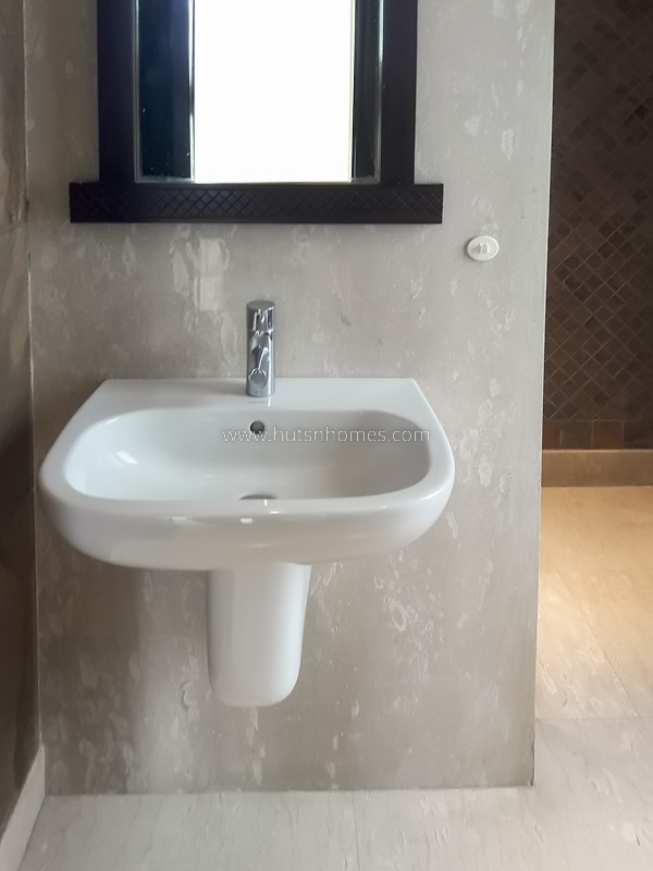 4 BHK Flat For Rent in Vasant Vihar