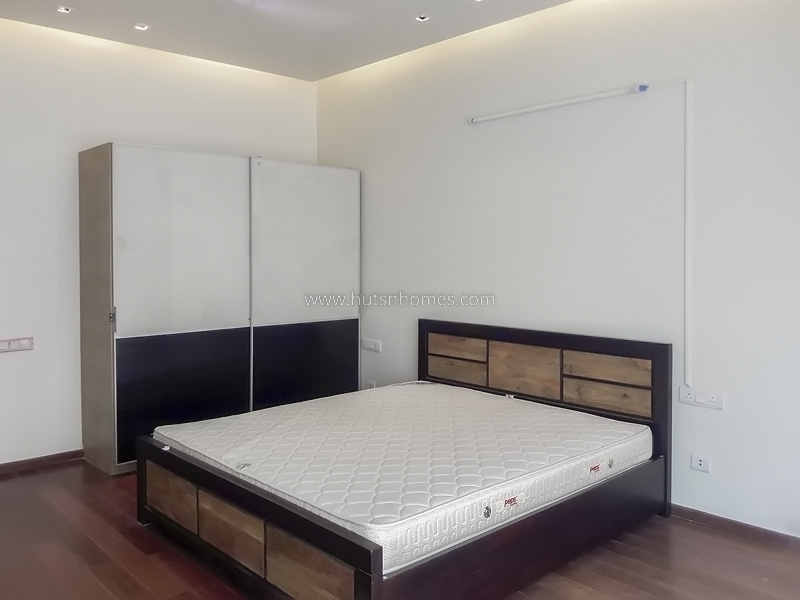 4 BHK Flat For Rent in Vasant Vihar