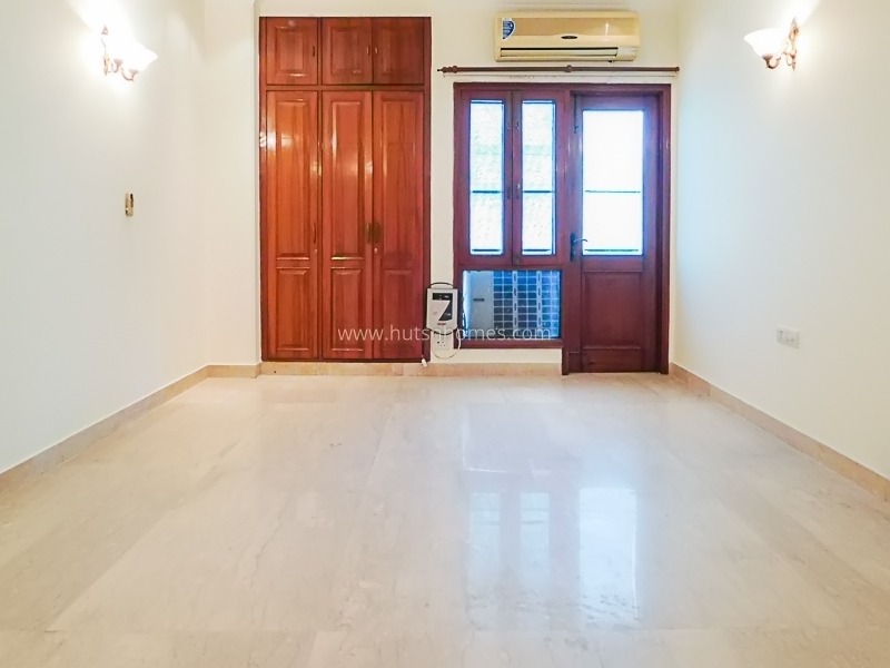 4 BHK Flat For Rent in Vasant Vihar