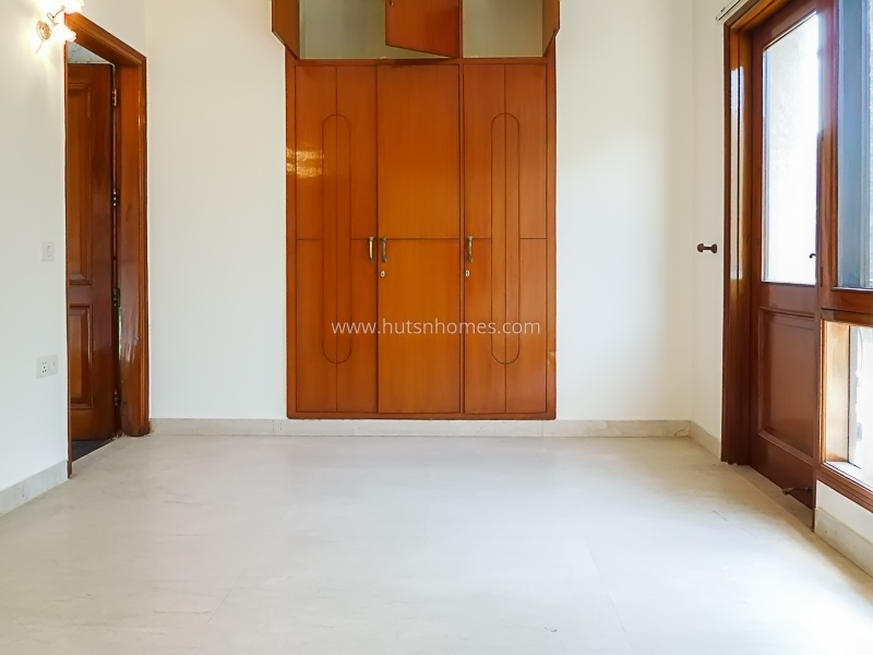 4 BHK Flat For Rent in Vasant Vihar