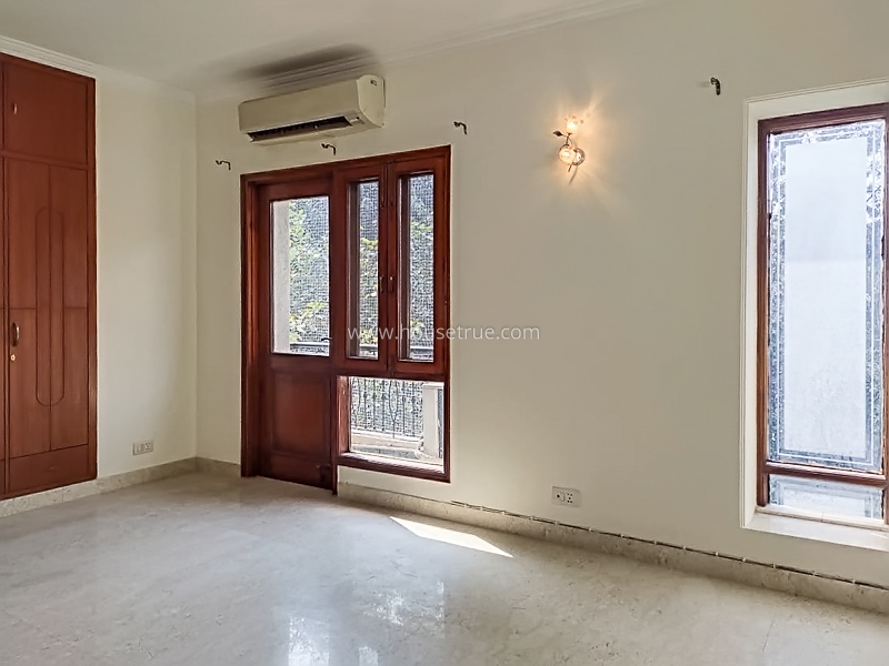 4 BHK Flat For Rent in Vasant Vihar