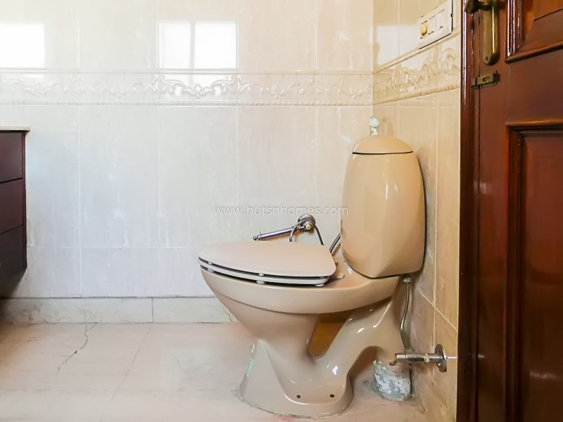 4 BHK Flat For Rent in Vasant Vihar