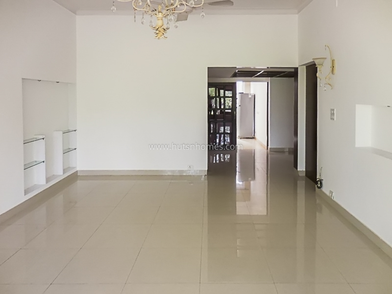 2 BHK Flat For Rent in Defence Colony