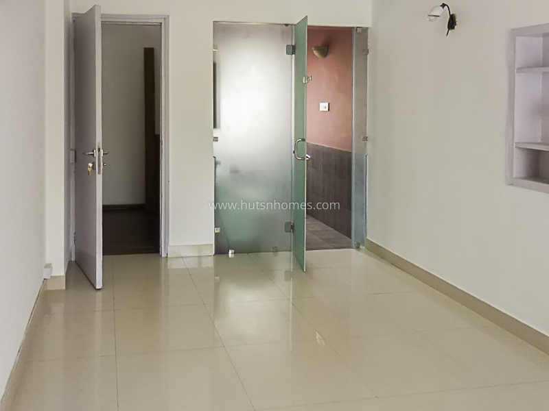2 BHK Flat For Rent in Defence Colony