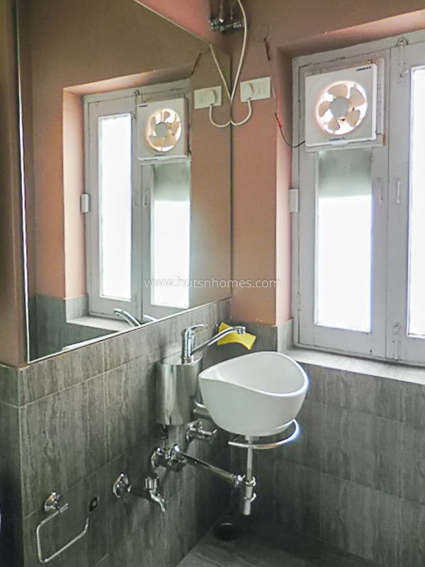 2 BHK Flat For Rent in Defence Colony