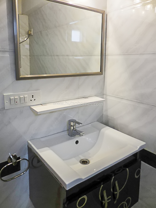 2 BHK Flat For Rent in Defence Colony