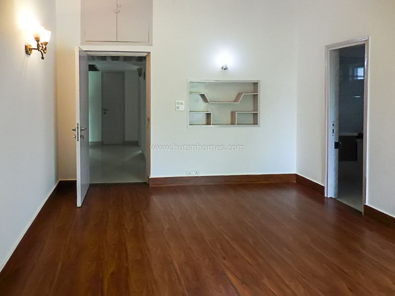 2 BHK Flat For Rent in Defence Colony