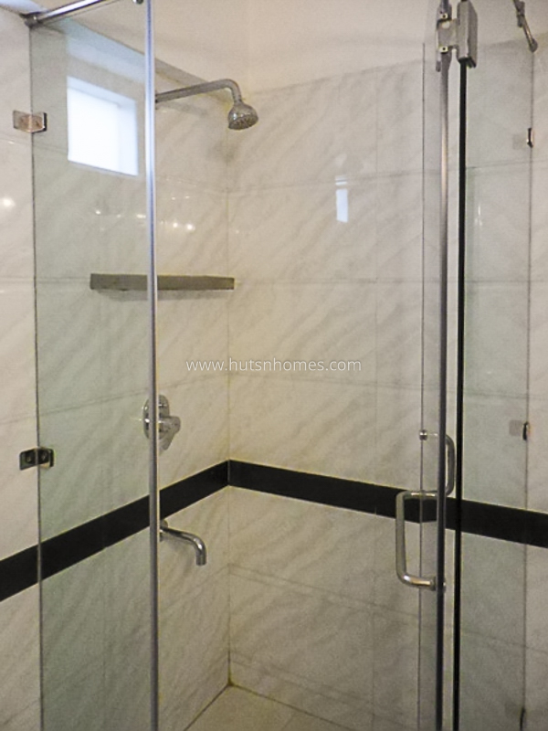 2 BHK Flat For Rent in Defence Colony