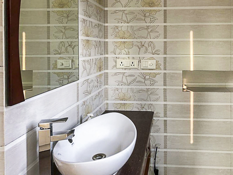 3 BHK Flat For Rent in Defence Colony