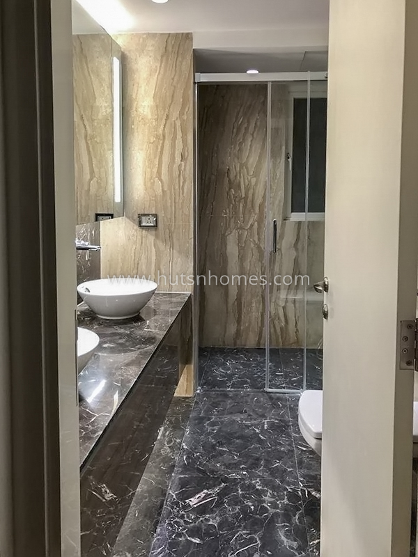 4 BHK Condo For Rent in Golf Course Road