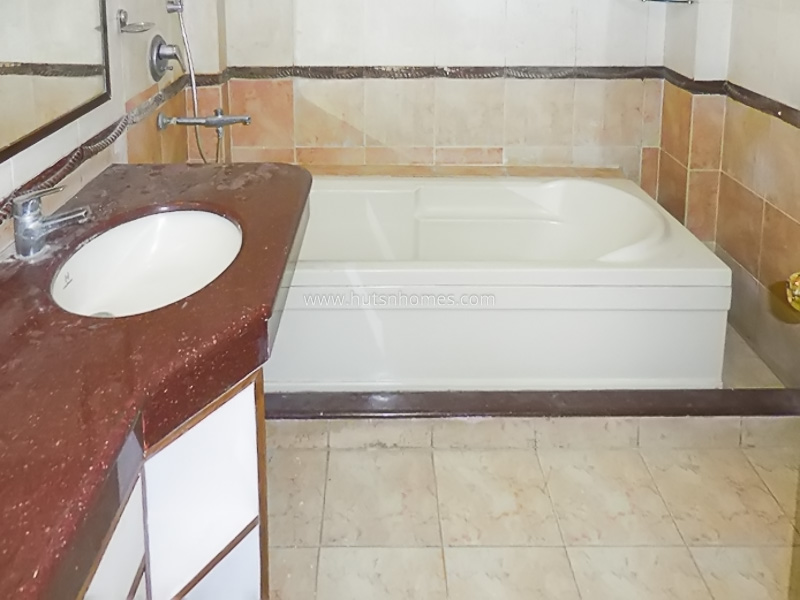 3 BHK Flat For Rent in Defence Colony