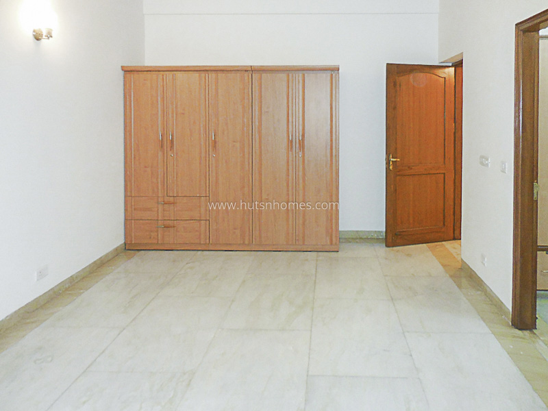 3 BHK Flat For Rent in Defence Colony