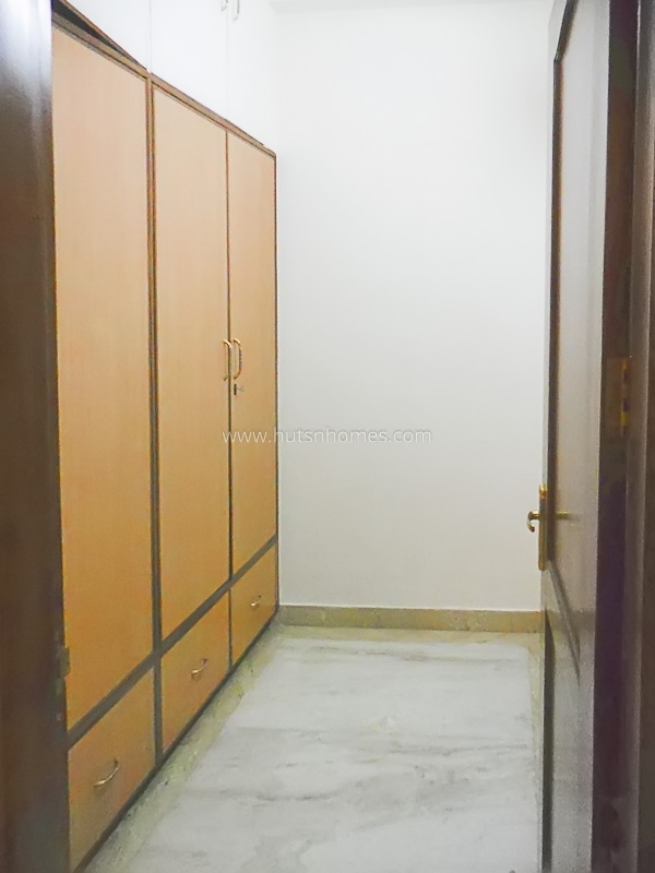 3 BHK Flat For Rent in Defence Colony