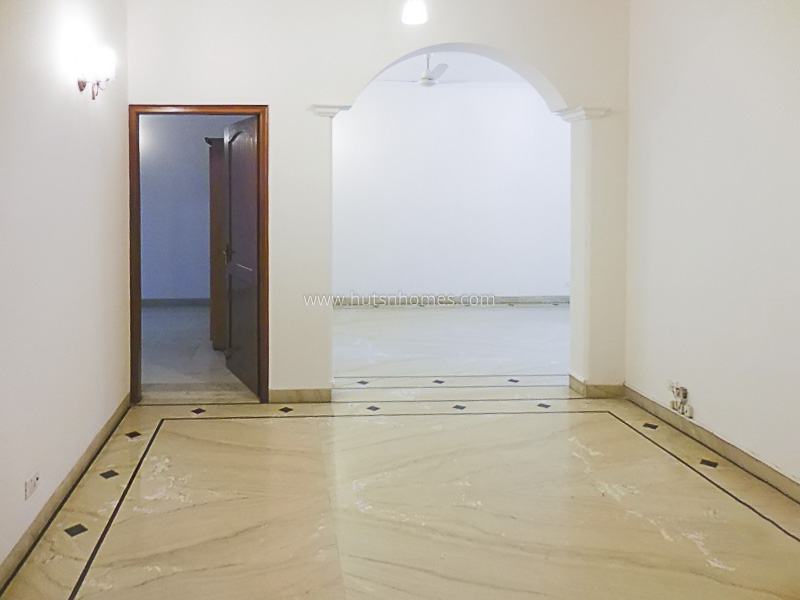 3 BHK Flat For Rent in Defence Colony