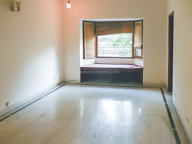 3 BHK Flat For Rent in Defence Colony