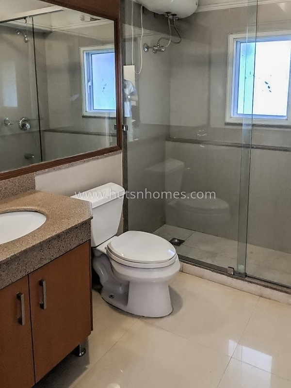 4 BHK Condo For Rent in Golf Course Road