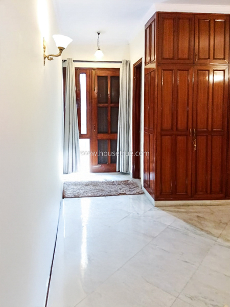 3 BHK Flat For Rent in Defence Colony