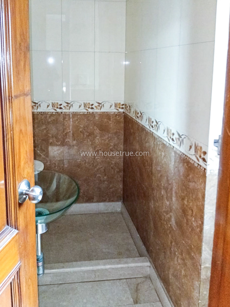 3 BHK Flat For Rent in Defence Colony