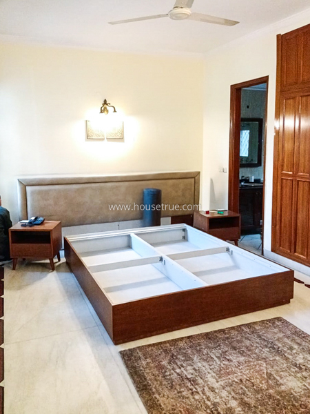 3 BHK Flat For Rent in Defence Colony