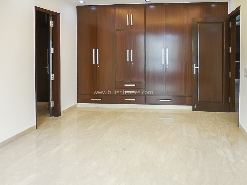 3 BHK Flat For Rent in Defence Colony