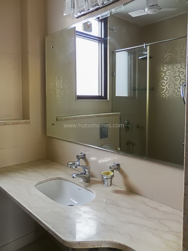 3 BHK Flat For Rent in Defence Colony