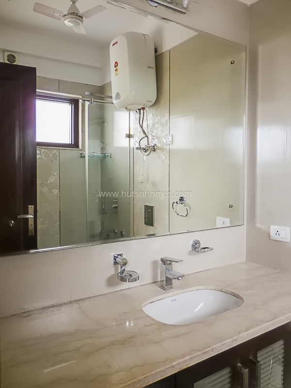 3 BHK Flat For Rent in Defence Colony