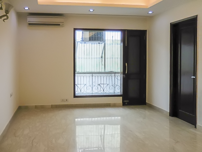 3 BHK Flat For Rent in Defence Colony